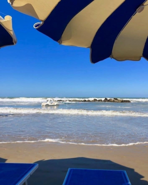 Пляж I Delfini Beach Village, Каттолика, Италия