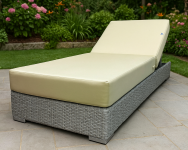 Шезлонг-лежак плетеный с матрасом Mantera