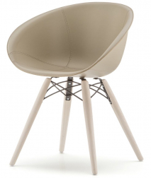 Кресло с обивкой на деревянных ножках-thumbs-Фото1