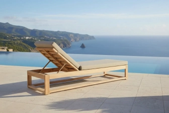 Лежак деревянный с матрасом Corfu