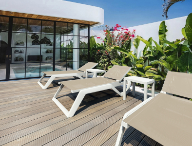 Шезлонг-лежак пластиковый Siesta Contract Rio Pro стеклопластик, текстилен белый, бежевый Фото 5