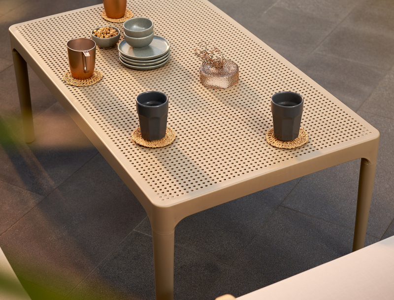 Столик пластиковый журнальный Sky Lounge Table