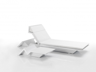 Лежак пластиковый с матрасом Rest Basic