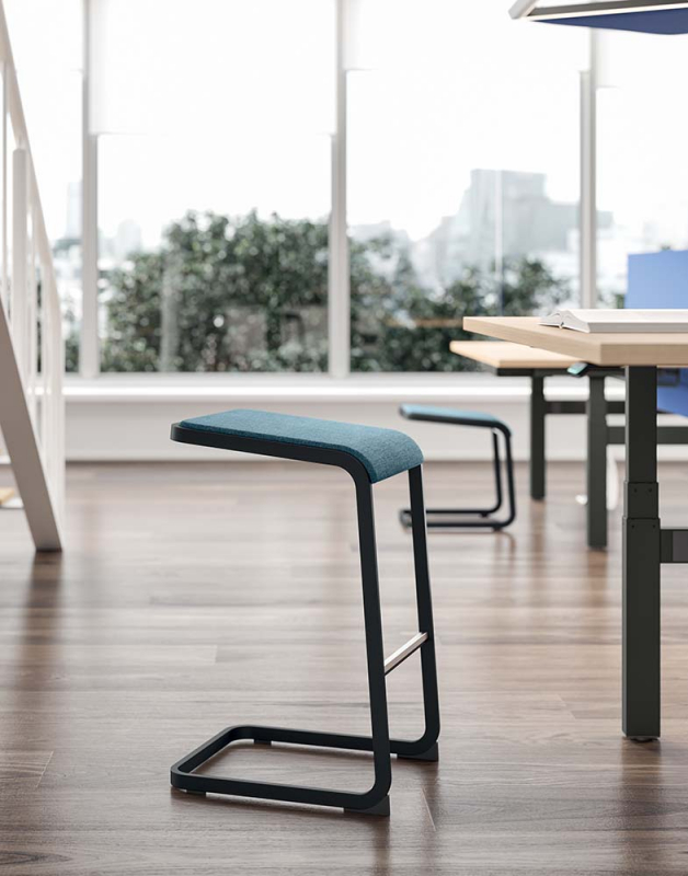 Табурет барный с обивкой C-stool