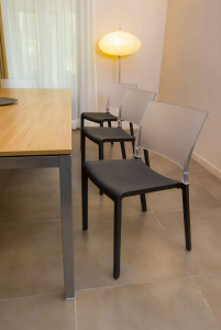 Стул пластиковый Resol Fiona chair combinations material стеклопластик прозрачный, черный Фото 5
