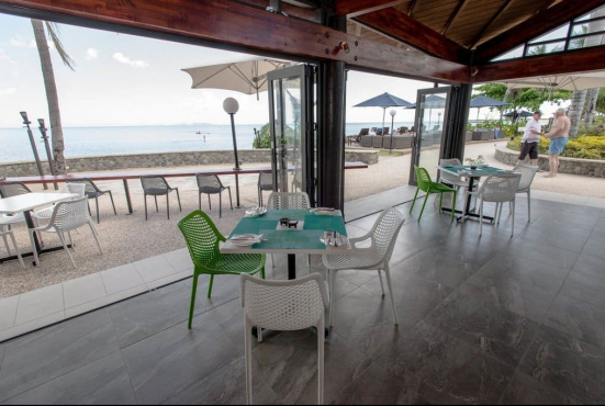 Ресторан Blu Brasserie в отеле Radisson Blu Resort Fiji Denarau Island, о. Денарау