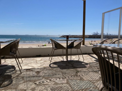 Trinca Espinhas restaurant, Praia de Sao Torpes, Сайнс, Португалия