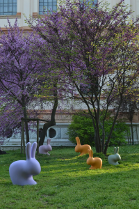 Стул пластиковый Qeeboo Rabbit полиэтилен фиолетовый Фото 25
