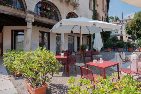 Caffè Commercio, Азоло, Италия