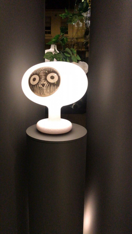 Светильник пластиковый настольный