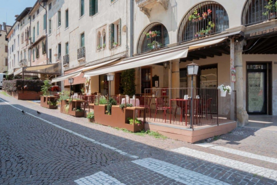 Caffè Commercio, Азоло, Италия