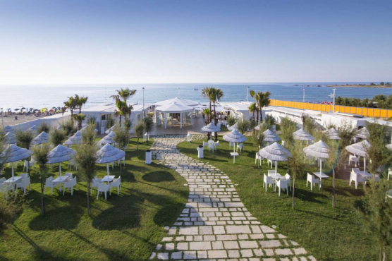 Oktàgona beach & restaurant, Бриндизи, Италия