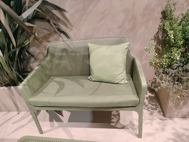 Диван пластиковый Net Bench