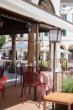 Caffè Commercio, Азоло, Италия