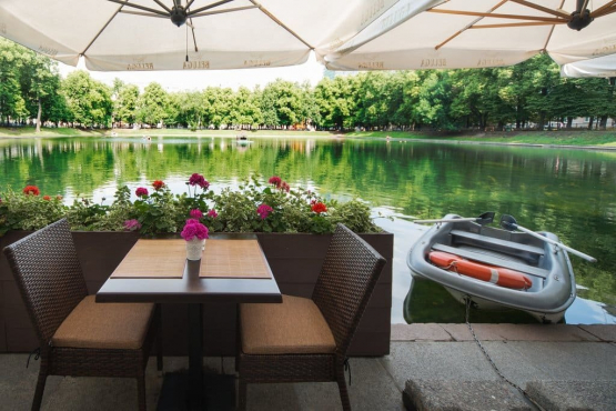 Ресторан на Б.Патриаршем переулке, Москва