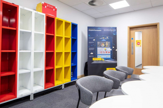 Logistic Company, Аэропорт Восточный Мидленд, Великобритания