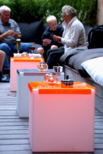 Стол пластиковый со стеклом светящийся SLIDE Kubo Plexi Lighting полиэтилен, органическое стекло белый, оранжевый Фото 4