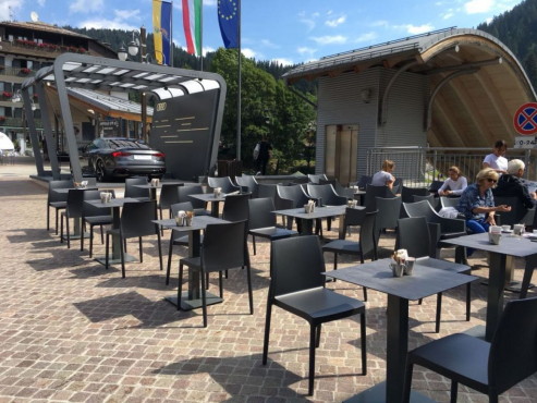 Shane at Bar Maturi - Madonna di Campiglio, Пинцоло, Италия