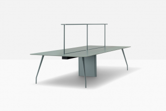Стол ламинированный с каналом для протяжки проводов Rizz Workstation