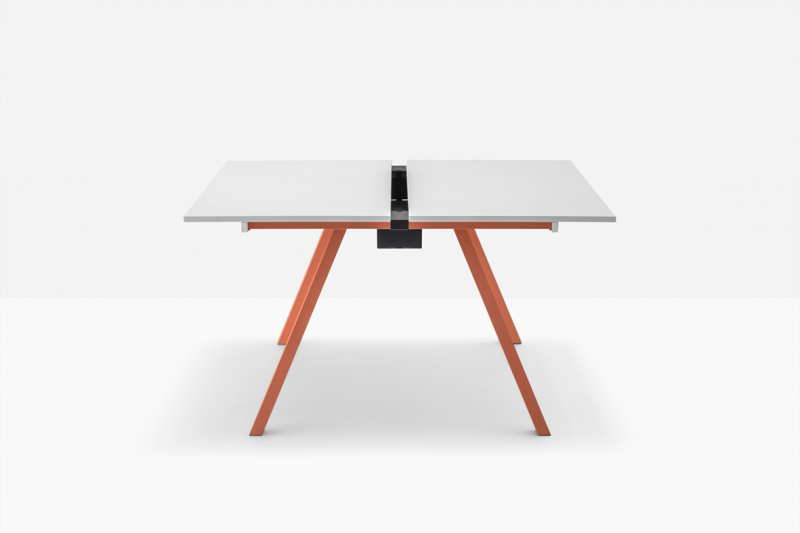Стол ламинированный с каналом для протяжки проводов Arki-Table Desk