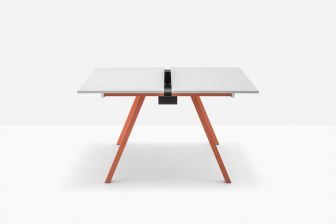 Стол ламинированный с каналом для протяжки проводов Arki-Table Desk