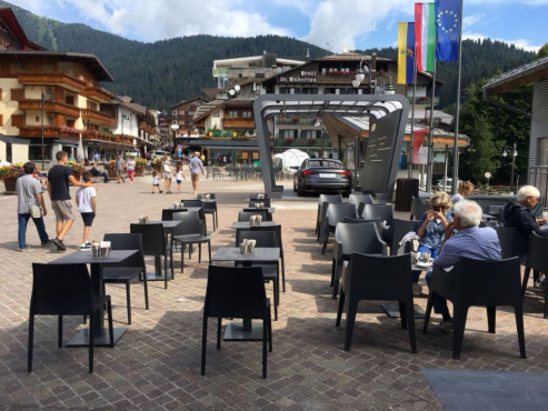 Shane at Bar Maturi - Madonna di Campiglio, Пинцоло, Италия