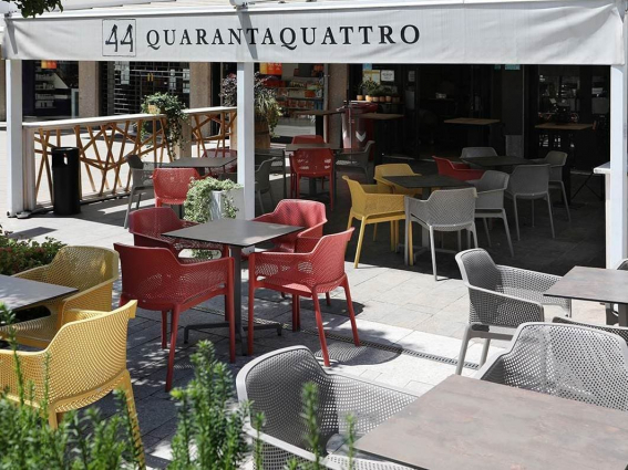 Проекты - Бар Quarantaquattro, Арциньяно, Италия