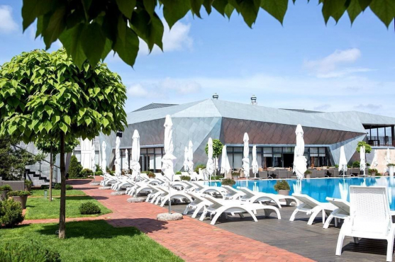 Загородный клуб 