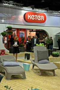 Шезлонг-лежак пластиковый Keter Pacific пластик с имитацией плетения капучино Фото 4