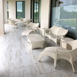 Столик плетеный кофейный JANUS et Cie Amari алюминий, искусственный ротанг дымчатый Фото 12