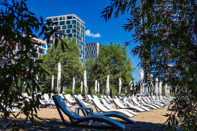 Шезлонг-лежак пластиковый Siesta Contract Slim стеклопластик черный Фото 13