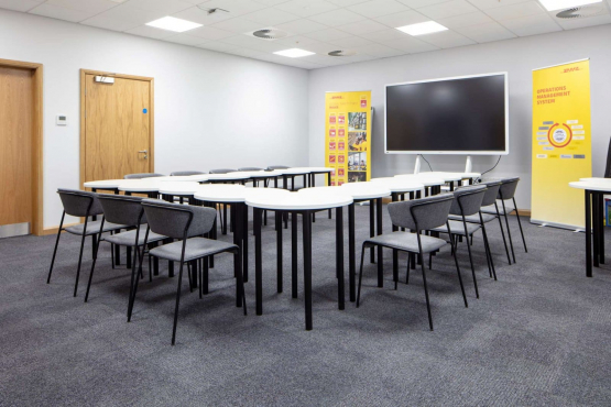 Logistic Company, Аэропорт Восточный Мидленд, Великобритания