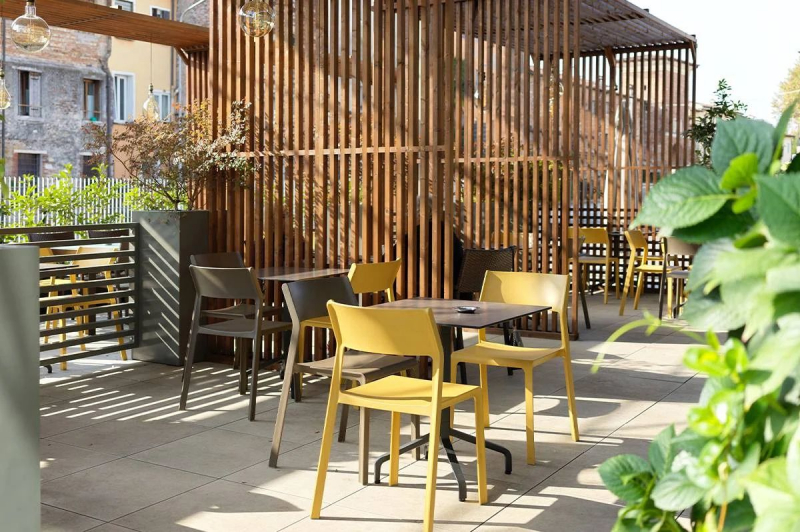Стул пластиковый Trill Bistrot, горчичный