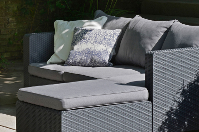 Диван пластиковый плетеный с подушкой Keter Salta 3 Seater Sofa пластик с имитацией плетения графит Фото 4