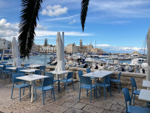 Hula, Трани, Италия