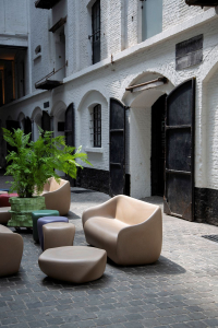 Столик пластиковый журнальный SLIDE Reborn Standard полиэтилен миндальный бежевый Фото 18