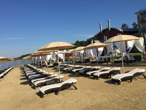 Пляж и база отдыха 