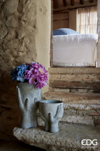 Ваза бетонная Руки и Чаша EDG Vase бетон серый Фото 2