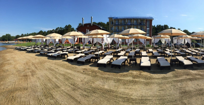 Пляж и база отдыха 