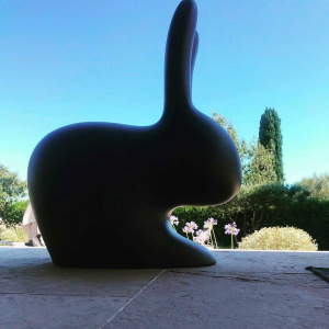 Стул пластиковый Qeeboo Rabbit полиэтилен серый Фото 13