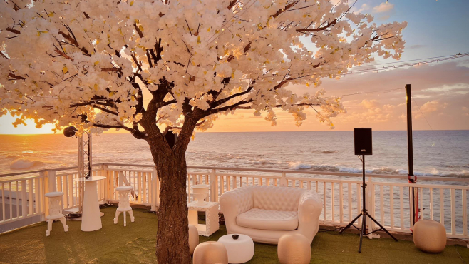 Noon+ Reunion Island, Реюньон, Франция