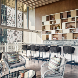 Кресло барное плетеное с подушками JANUS et Cie Knot алюминий, роуп, акрил сланцевый Фото 12