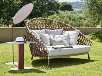 Диван плетеный с подушками-thumbs-Фото1