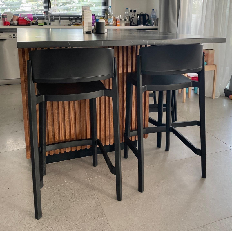 Стул пластиковый полубарный Abuela Stool 67