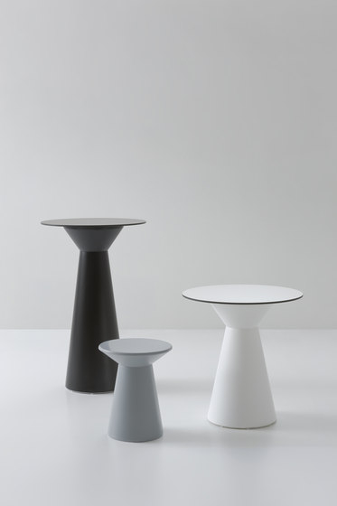 Столик пластиковый кофейный Roller Table