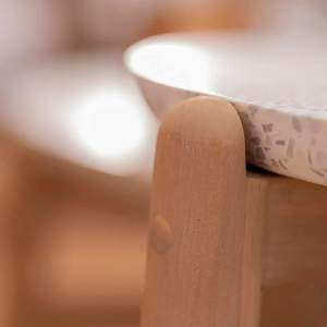 Столик каменный кофейный Tagliamento Talara акация, искусственный камень Terrazzo бежевый, белый Фото 12