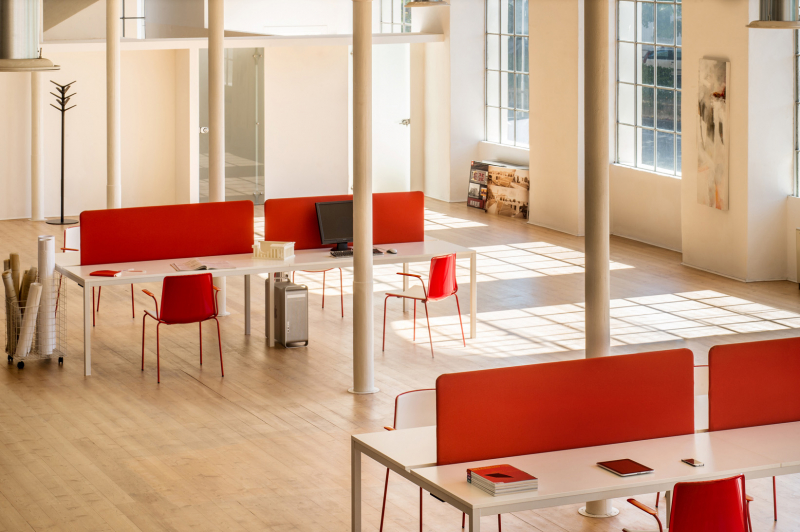 Стол со звукопоглощающей панелью Kuadro Desk