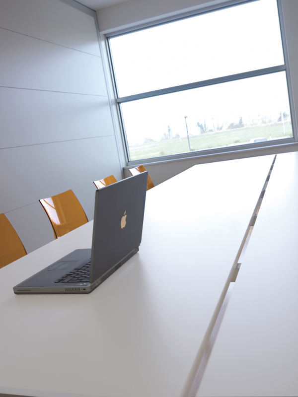 Стол ламинированный Matrix Desk