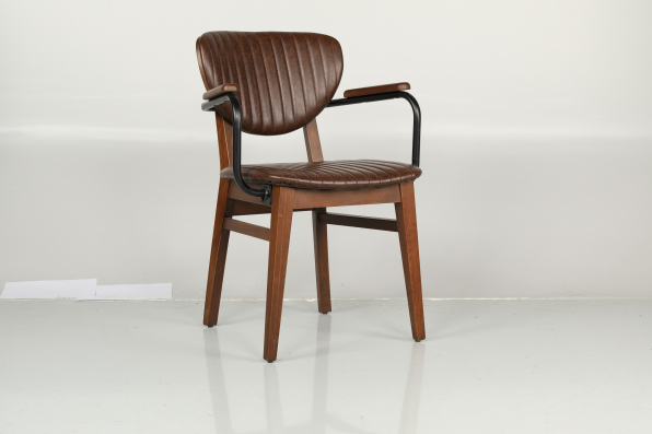 Кресло деревянное с обивкой Lion