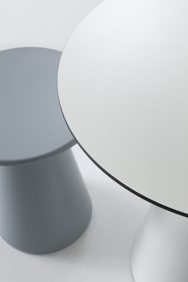 Столик пластиковый кофейный Roller Table